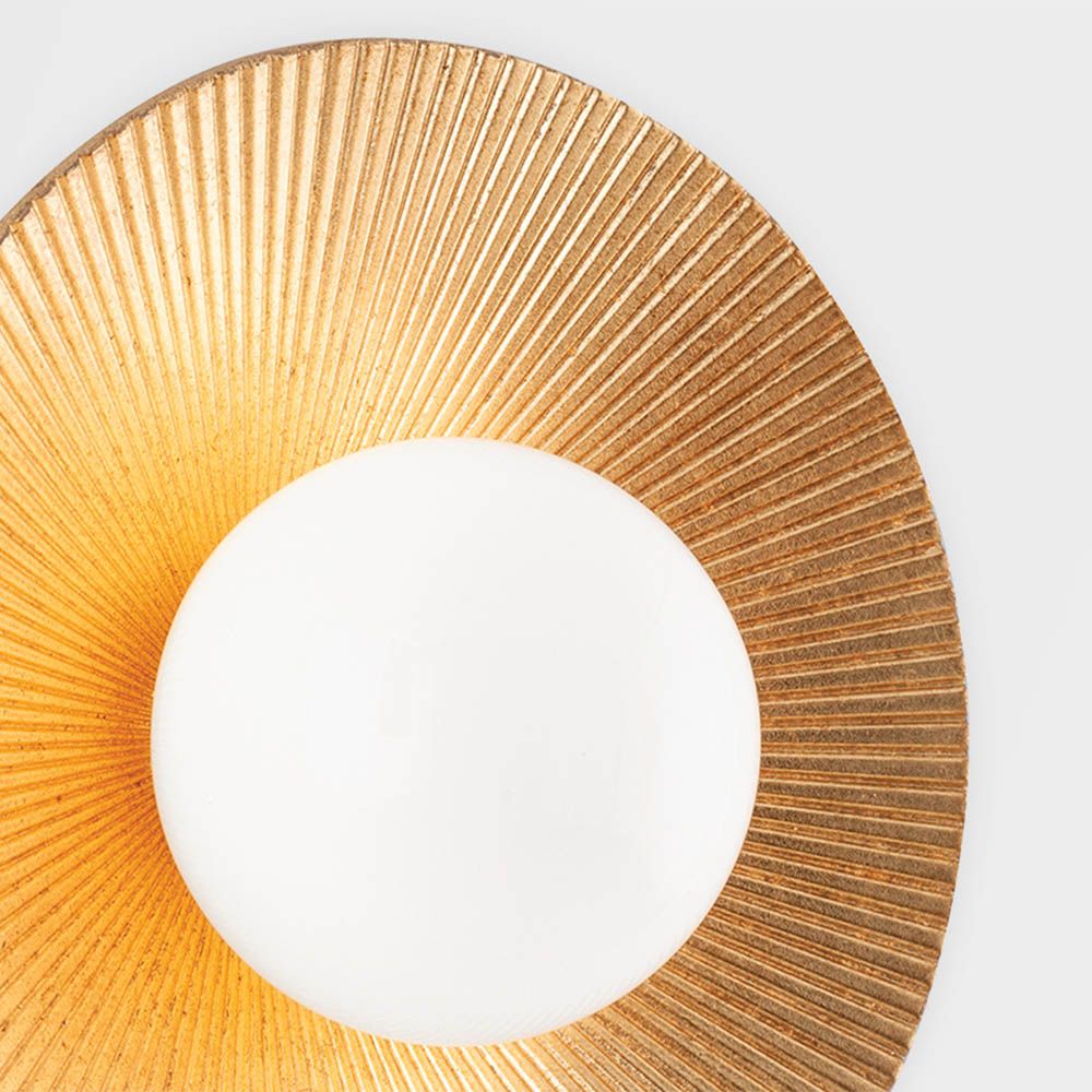 Glamorous gold-disc style wall sconce with ribbed detail