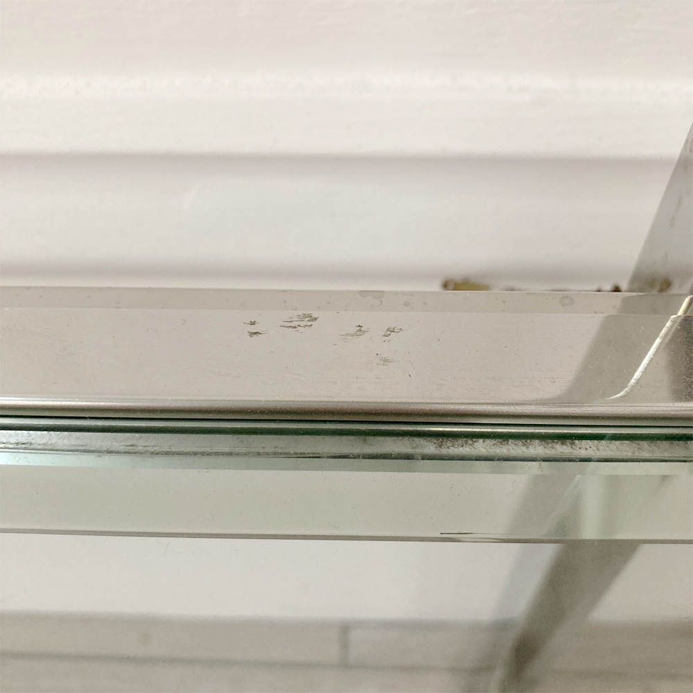 Luxurious and simple silhouette silver single cabinet