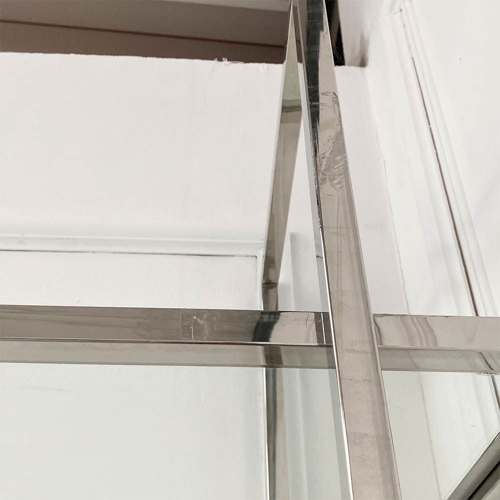 Luxurious and simple silhouette silver single cabinet