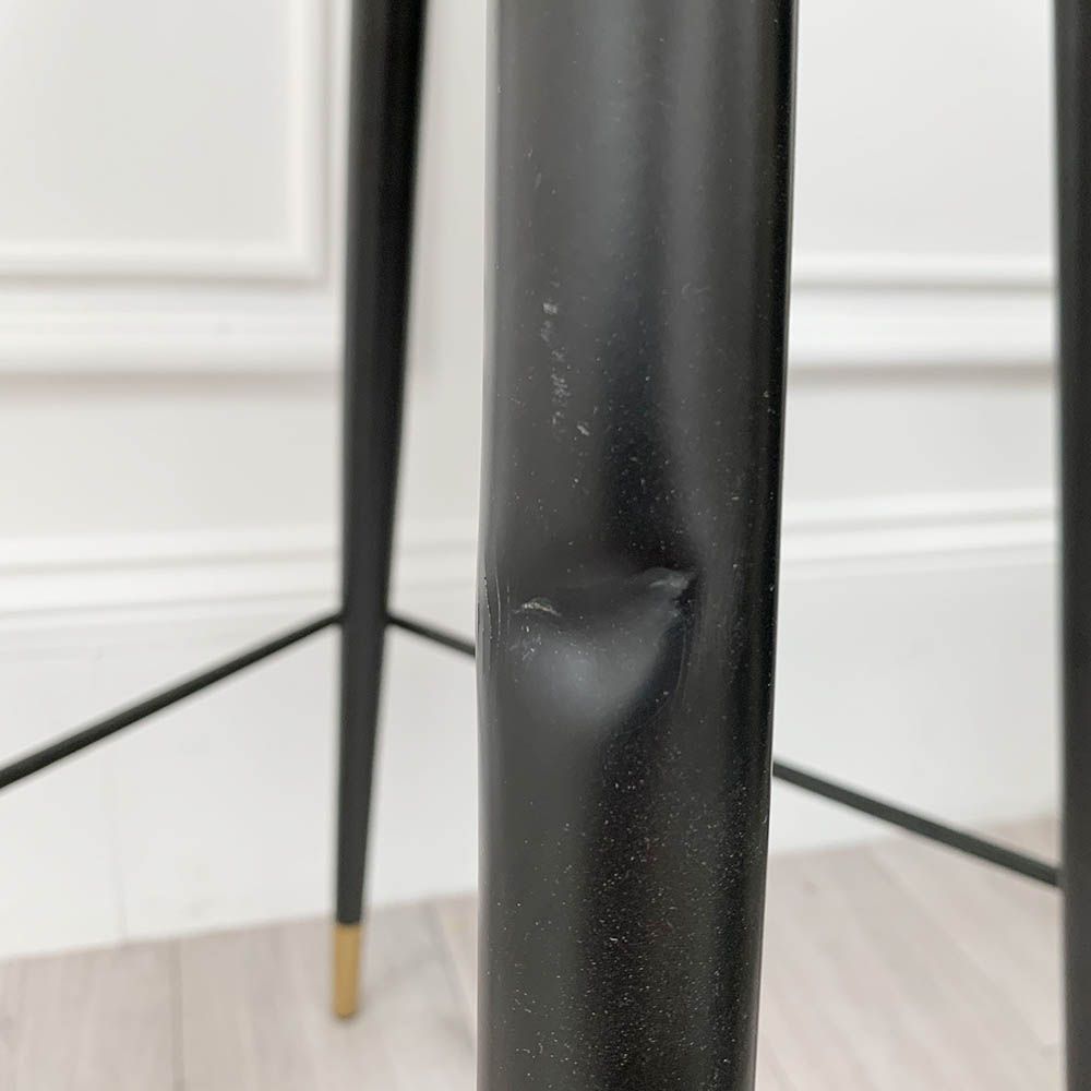 Dent in leg