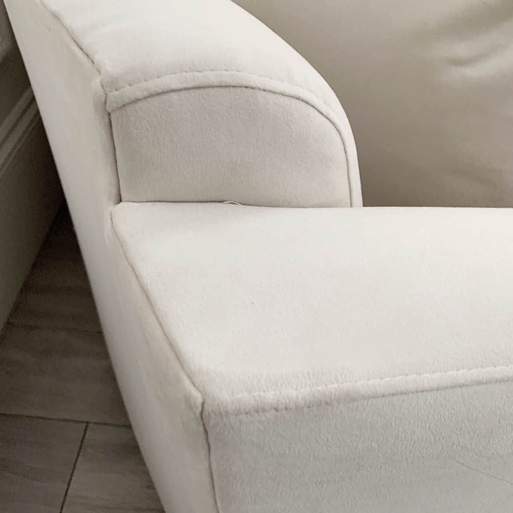 Sumptuous curved sofa in smooth velvet