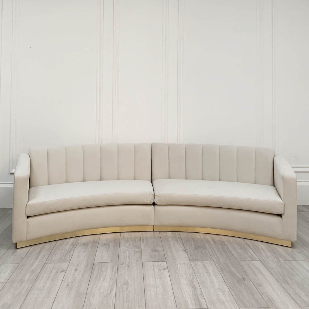 Sumptuous curved sofa in smooth velvet