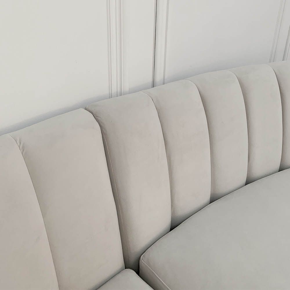 Sumptuous curved sofa in smooth velvet