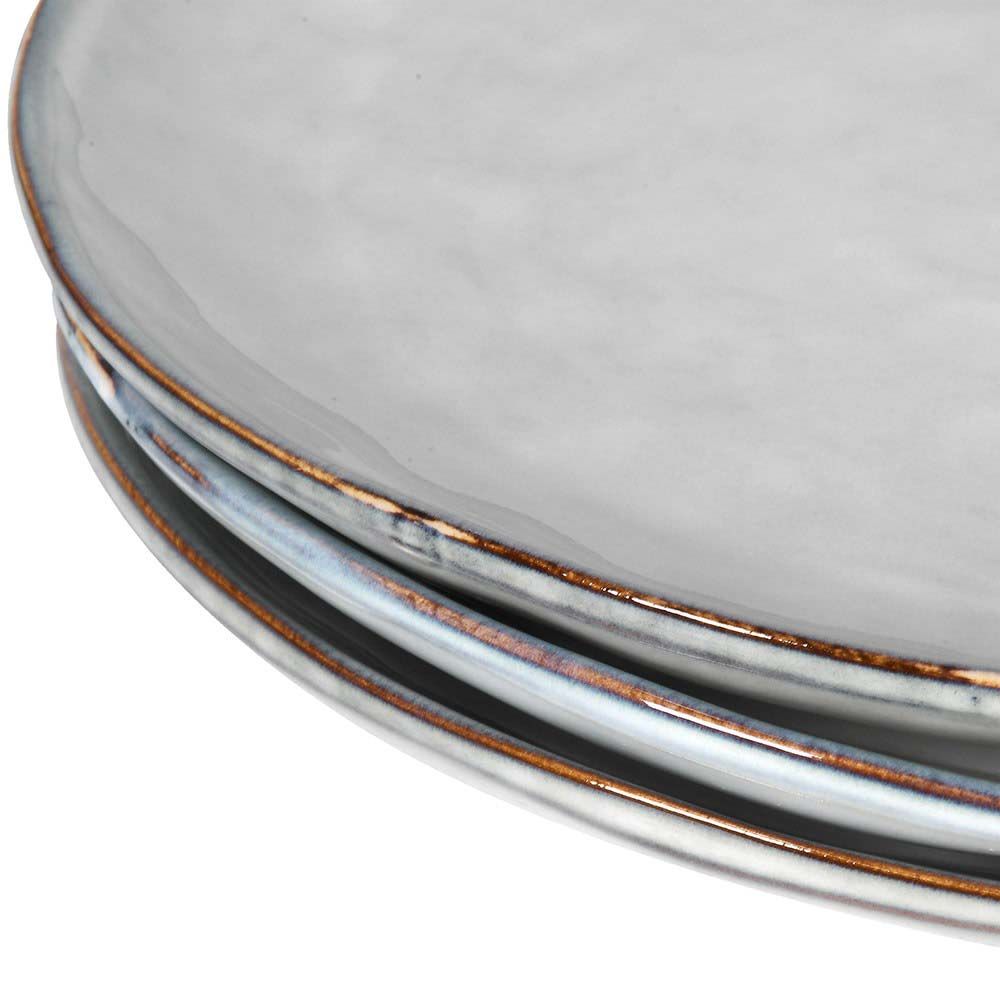 Set of 4 elegant plates with darkened rims