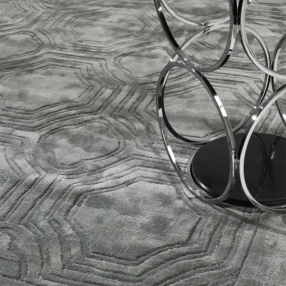 Patterned rug in platinum grey finish