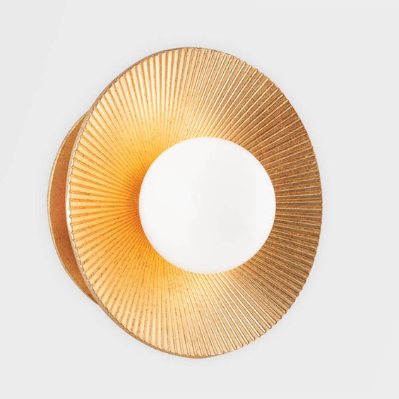 Glamorous gold-disc style wall sconce with ribbed detail