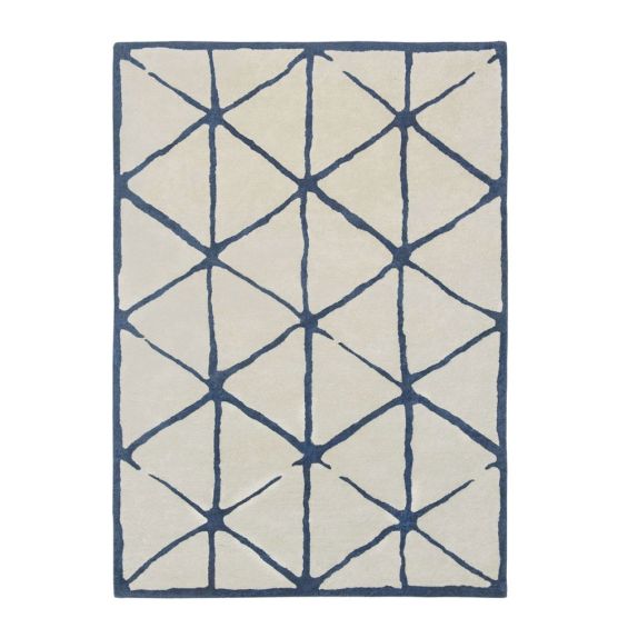 Hand-tufted geometric rug in light grey and indigo