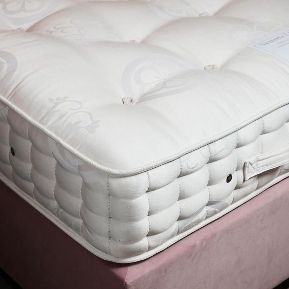 Luxury medium/firm tension white mattress 