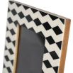 Stylish geometric frame suitable for both vertical and horizontal displays