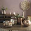 Round frame candle holder in elegant brass finish