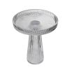 Made with clear glass, this cake stand features a ribbed design