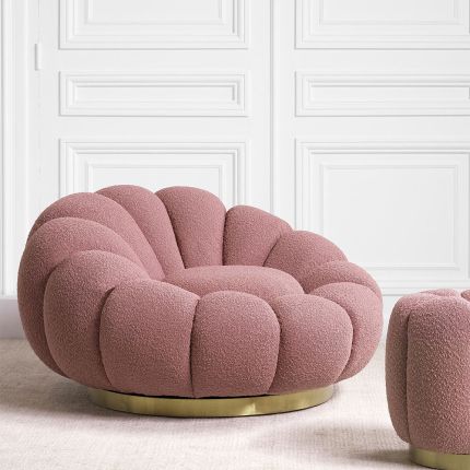 A luxurious swivel chair by Eichholtz with a flower-like design and brushed brass base