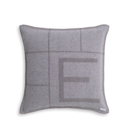 Sumptuous cashmere and wool cushion in grey finish