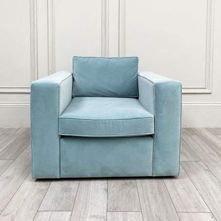 Alderley armchair with a mineral blue and velvet finish. Simple and chic