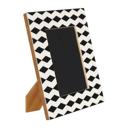 Stylish geometric frame suitable for both vertical and horizontal displays