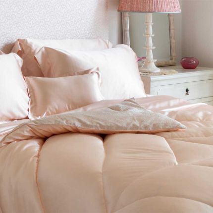 Sumptuous quilted duvet in silky rose pink