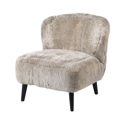 Dreamy accent chair with fur upholstery and black tapered legs