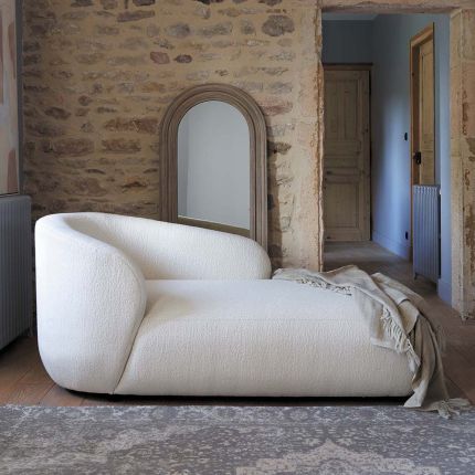 With its irresistible, soft curves and sumptuous, cream-coloured fabric, the exquisite Lisette Chaise Longue is a wonderful addition to any room in need of a luxurious accent. 