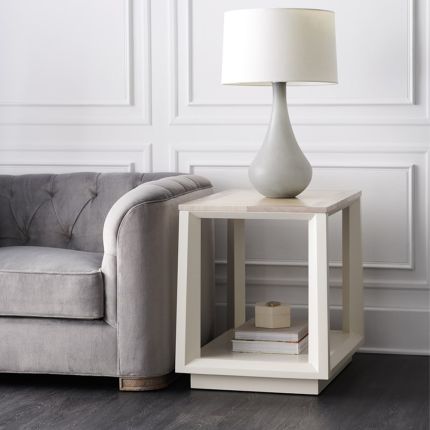 A natural coffee table with a Scandinavian appeal