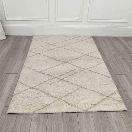 Contemporary tufted wool rug with subtle geometric design