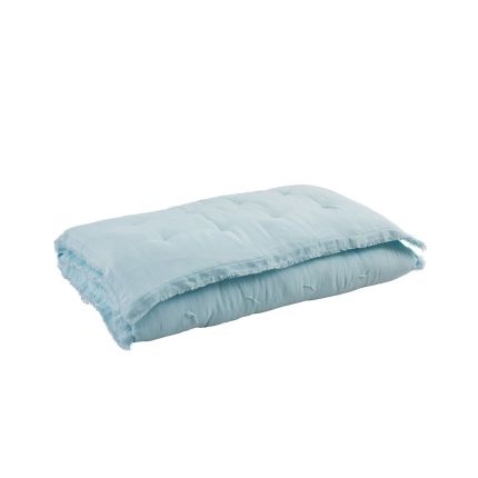 Cosy light blue quilt with stitching details and subtle fringe
