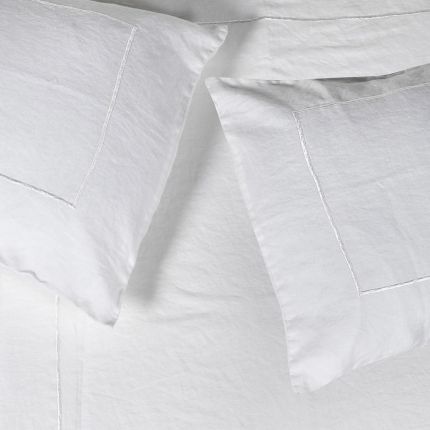 Illustrious white bedding with boarder detail on pillow and duvet