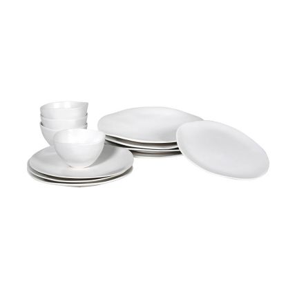 this set includes dinner plates, salad plates, and bowls