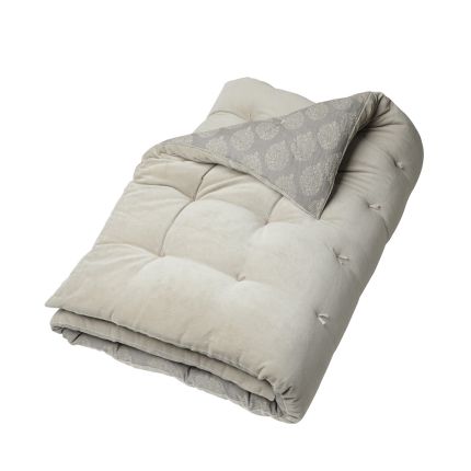 Luxurious chic beige quilt with pattern