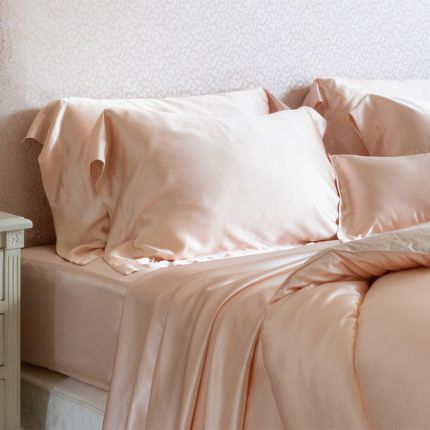 Sumptuous rose pink silk pillowcase with boarder