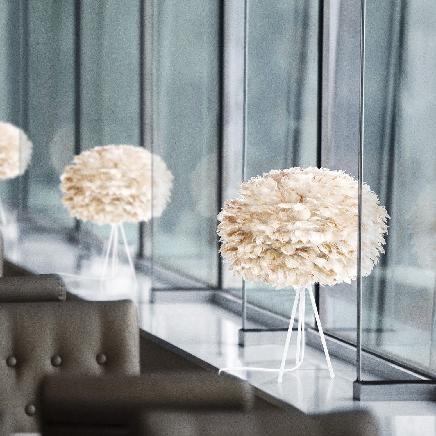 Feather top table light