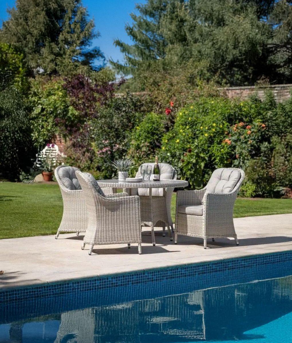 INDULGE IN OUTDOOR LIVING