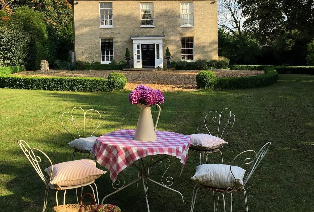 luxurious Georgian garden